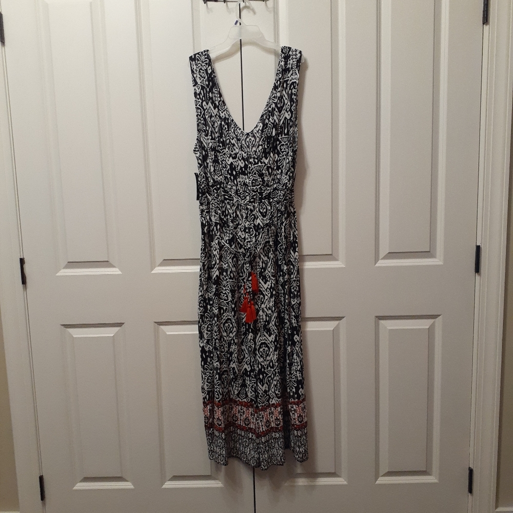 Black & White Sleeveless V Neck Cropped Jumpsuit with Orange Accents 1X New!